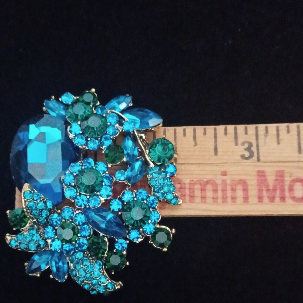Eye Catching Blue Rhinestone Brooch - Picture 4 of 4